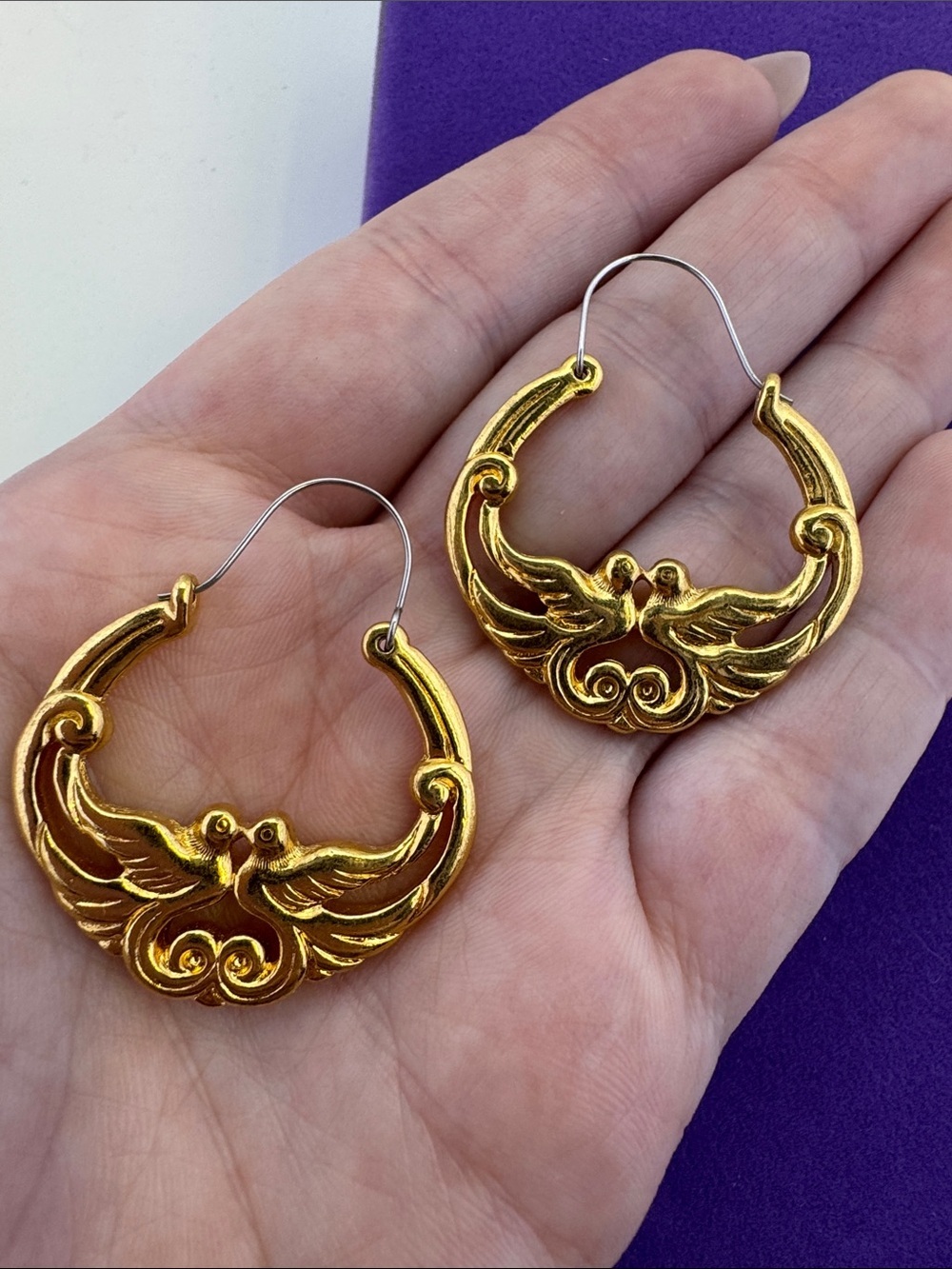 💛 Vintage Gold Plated Love Bird Hoop Earrings | Whimsical Fairytale - Picture 4 of 4